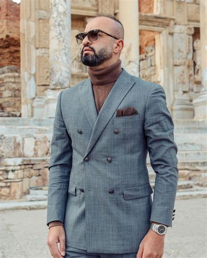 Are double-breasted suits slimming?